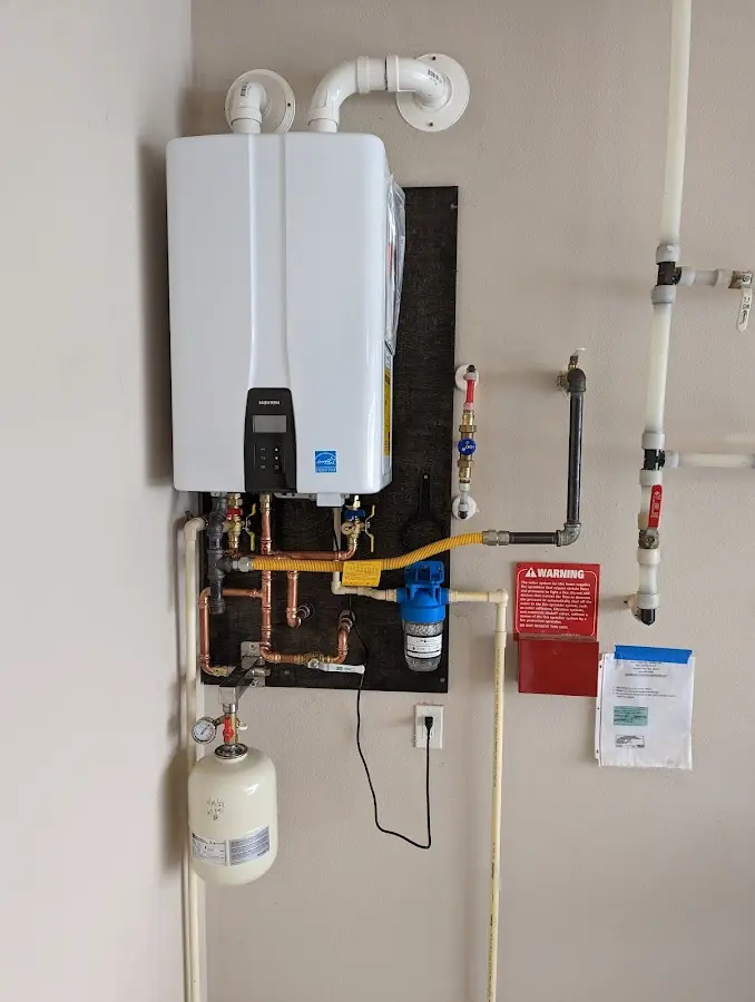 Professional plumber installing copper piping in a Emeryville home